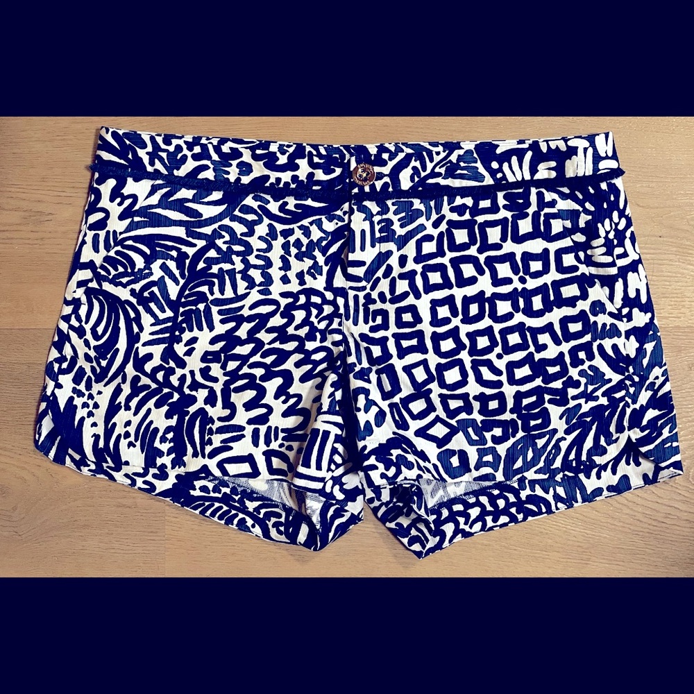 NWOT Lily Pulitzer Adie Shorts size 8, blue/white print, waist band fringe